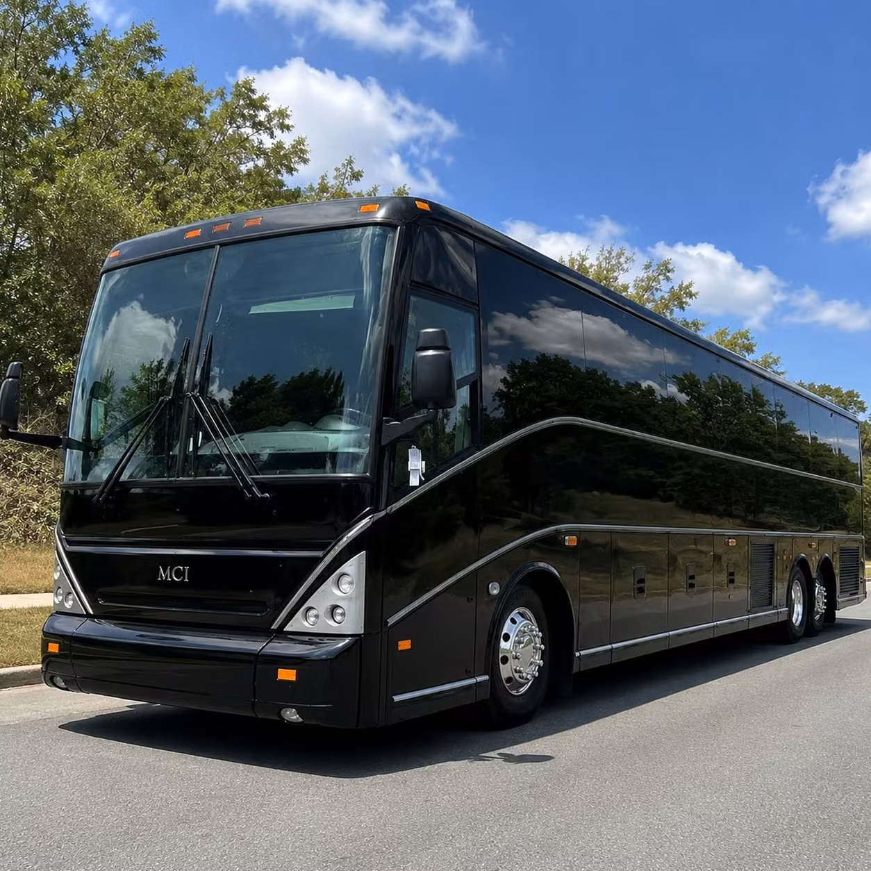 charter bus rentals for multi stop concert weekends in the midwest